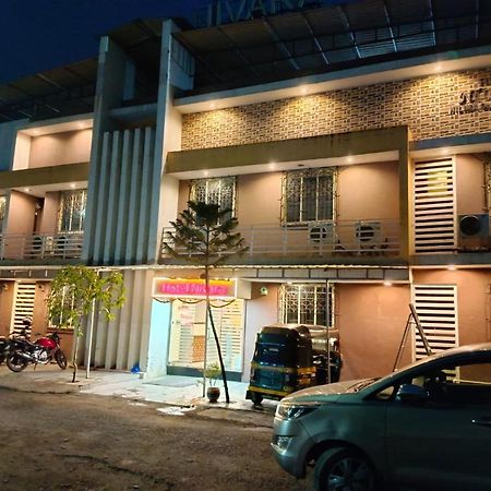 Hotel Nivara نافي مومباي المظهر الخارجي الصورة